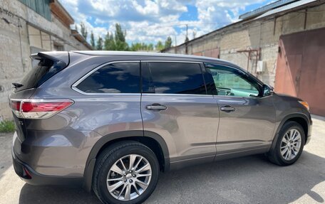 Toyota Highlander III, 2014 год, 3 100 000 рублей, 8 фотография