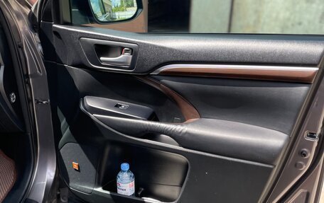 Toyota Highlander III, 2014 год, 3 100 000 рублей, 15 фотография