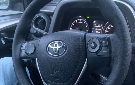 Toyota RAV4, 2018 год, 2 800 000 рублей, 3 фотография