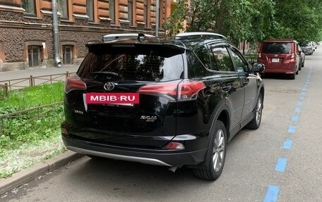 Toyota RAV4, 2018 год, 2 800 000 рублей, 2 фотография