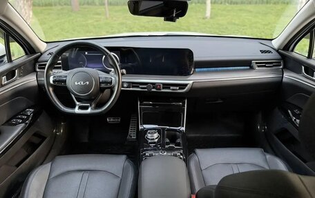 KIA K5, 2022 год, 2 400 000 рублей, 15 фотография
