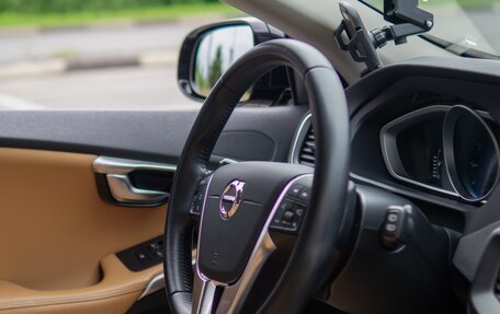 Volvo V40 Cross Country I, 2019 год, 2 100 000 рублей, 13 фотография