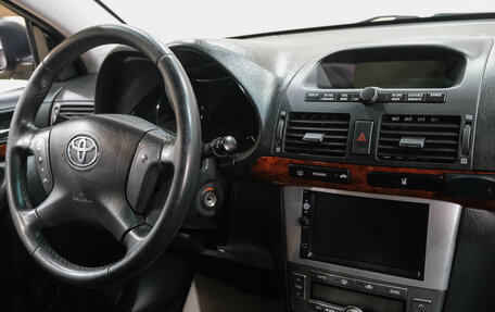 Toyota Avensis III рестайлинг, 2005 год, 729 000 рублей, 20 фотография