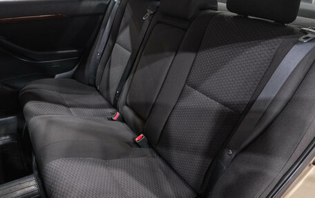 Toyota Avensis III рестайлинг, 2005 год, 729 000 рублей, 31 фотография