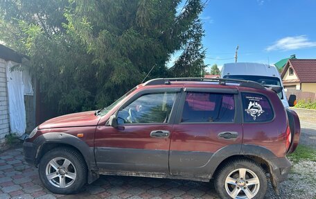 Chevrolet Niva I рестайлинг, 2005 год, 237 000 рублей, 3 фотография