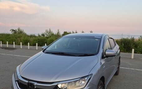 Honda Grace I, 2018 год, 1 050 000 рублей, 2 фотография