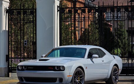 Dodge Challenger III рестайлинг 2, 2021 год, 7 700 000 рублей, 2 фотография
