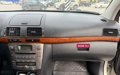 Toyota Avensis III рестайлинг, 2006 год, 750 000 рублей, 12 фотография