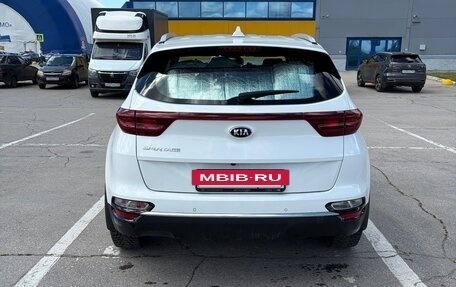 KIA Sportage IV рестайлинг, 2020 год, 2 600 000 рублей, 4 фотография