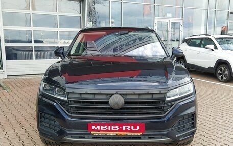 Volkswagen Touareg III, 2021 год, 4 600 000 рублей, 2 фотография