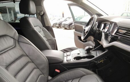Volkswagen Touareg III, 2021 год, 4 600 000 рублей, 20 фотография