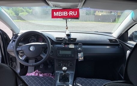 Volkswagen Passat B6, 2005 год, 690 000 рублей, 10 фотография