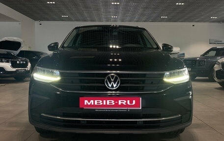 Volkswagen Tiguan II, 2021 год, 2 780 000 рублей, 2 фотография