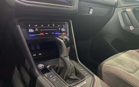 Volkswagen Tiguan II, 2021 год, 2 780 000 рублей, 19 фотография