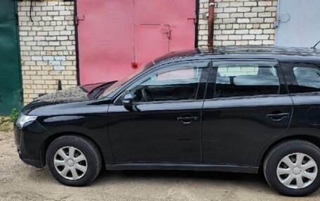Mitsubishi Outlander III рестайлинг 3, 2013 год, 1 550 000 рублей, 3 фотография