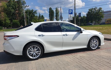 Toyota Camry, 2020 год, 3 400 000 рублей, 4 фотография