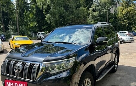 Toyota Land Cruiser Prado 150 рестайлинг 2, 2018 год, 5 250 000 рублей, 6 фотография