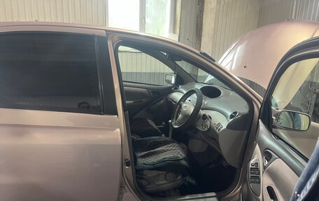 Toyota Platz, 2000 год, 300 000 рублей, 4 фотография
