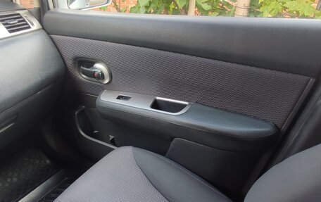 Nissan Tiida, 2010 год, 800 000 рублей, 9 фотография