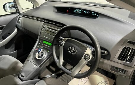 Toyota Prius, 2010 год, 950 000 рублей, 11 фотография