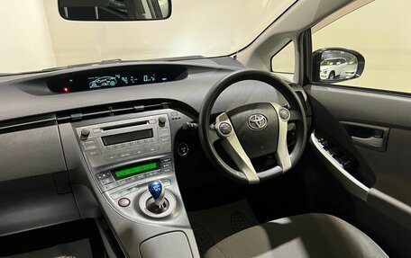Toyota Prius, 2010 год, 950 000 рублей, 13 фотография