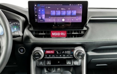 Toyota RAV4, 2024 год, 3 920 000 рублей, 15 фотография