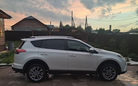Toyota RAV4, 2017 год, 2 500 000 рублей, 3 фотография