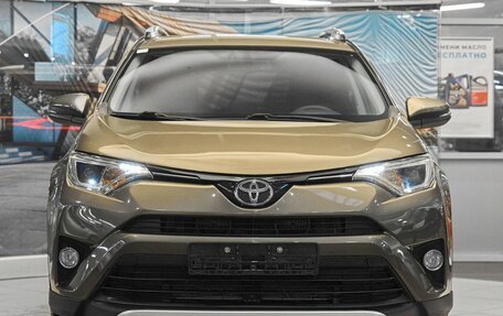 Toyota RAV4, 2016 год, 1 999 000 рублей, 2 фотография