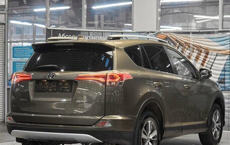 Toyota RAV4, 2016 год, 1 999 000 рублей, 6 фотография