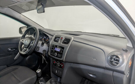 Renault Logan II, 2022 год, 950 000 рублей, 11 фотография