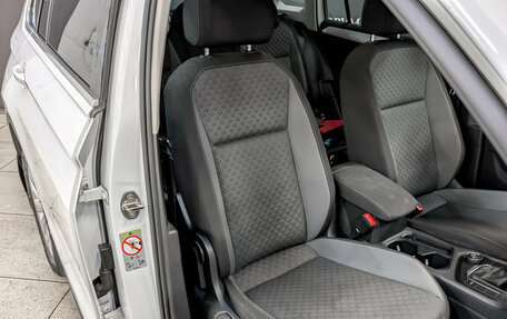 Volkswagen Tiguan II, 2018 год, 2 615 000 рублей, 22 фотография