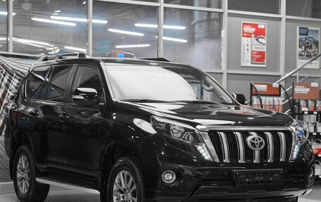 Toyota Land Cruiser Prado 150 рестайлинг 2, 2017 год, 3 499 000 рублей, 3 фотография