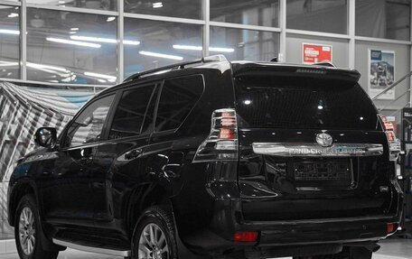 Toyota Land Cruiser Prado 150 рестайлинг 2, 2017 год, 3 499 000 рублей, 4 фотография