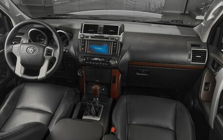 Toyota Land Cruiser Prado 150 рестайлинг 2, 2017 год, 3 499 000 рублей, 9 фотография