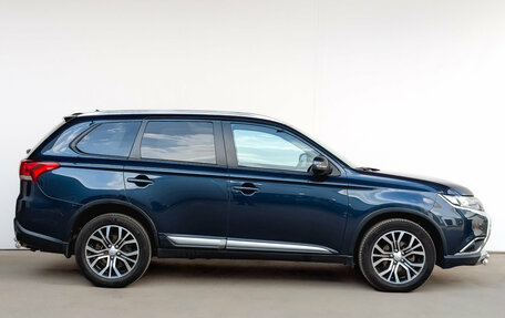 Mitsubishi Outlander III рестайлинг 3, 2016 год, 1 999 000 рублей, 4 фотография