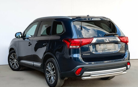 Mitsubishi Outlander III рестайлинг 3, 2016 год, 1 999 000 рублей, 7 фотография