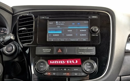 Mitsubishi Outlander III рестайлинг 3, 2016 год, 1 999 000 рублей, 17 фотография