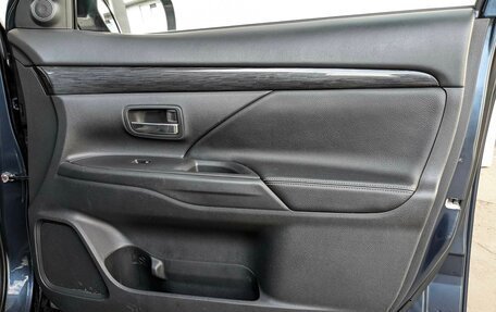 Mitsubishi Outlander III рестайлинг 3, 2016 год, 1 999 000 рублей, 24 фотография