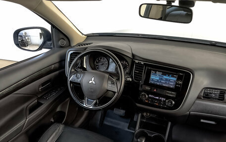 Mitsubishi Outlander III рестайлинг 3, 2016 год, 1 999 000 рублей, 29 фотография