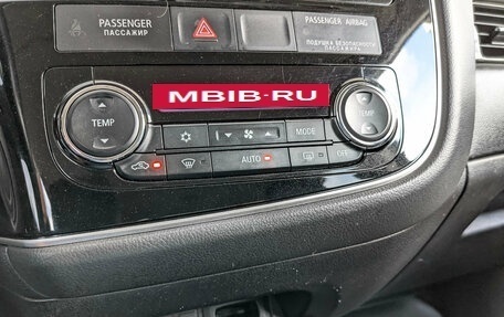 Mitsubishi Outlander III рестайлинг 3, 2016 год, 1 999 000 рублей, 21 фотография