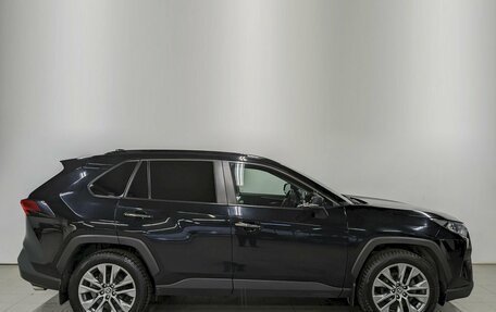 Toyota RAV4, 2021 год, 3 590 000 рублей, 4 фотография
