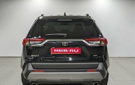 Toyota RAV4, 2021 год, 3 590 000 рублей, 6 фотография