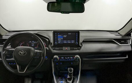 Toyota RAV4, 2021 год, 3 590 000 рублей, 23 фотография