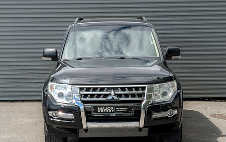 Mitsubishi Pajero IV, 2015 год, 2 380 000 рублей, 2 фотография