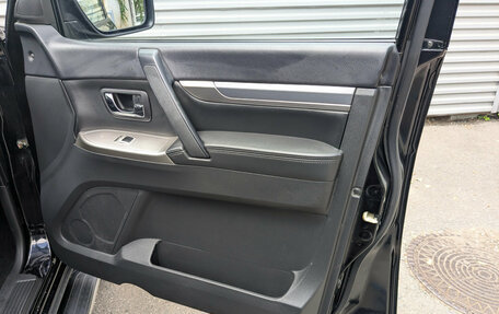 Mitsubishi Pajero IV, 2015 год, 2 380 000 рублей, 24 фотография