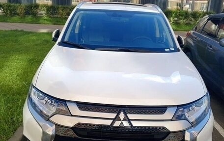 Mitsubishi Outlander III рестайлинг 3, 2022 год, 2 775 000 рублей, 1 фотография