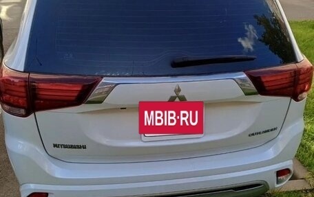Mitsubishi Outlander III рестайлинг 3, 2022 год, 2 775 000 рублей, 3 фотография