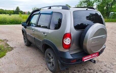 Chevrolet Niva I рестайлинг, 2017 год, 780 000 рублей, 2 фотография