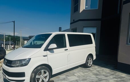 Volkswagen Caravelle T6 рестайлинг, 2017 год, 2 850 000 рублей, 2 фотография