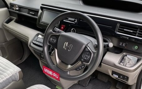 Honda Stepwgn IV, 2017 год, 1 950 000 рублей, 16 фотография